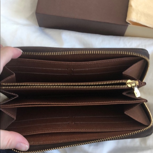 LOUIS VUITTON CLASSIC ZIPPY WALLET SOLD OUT - Picture 10 of 14